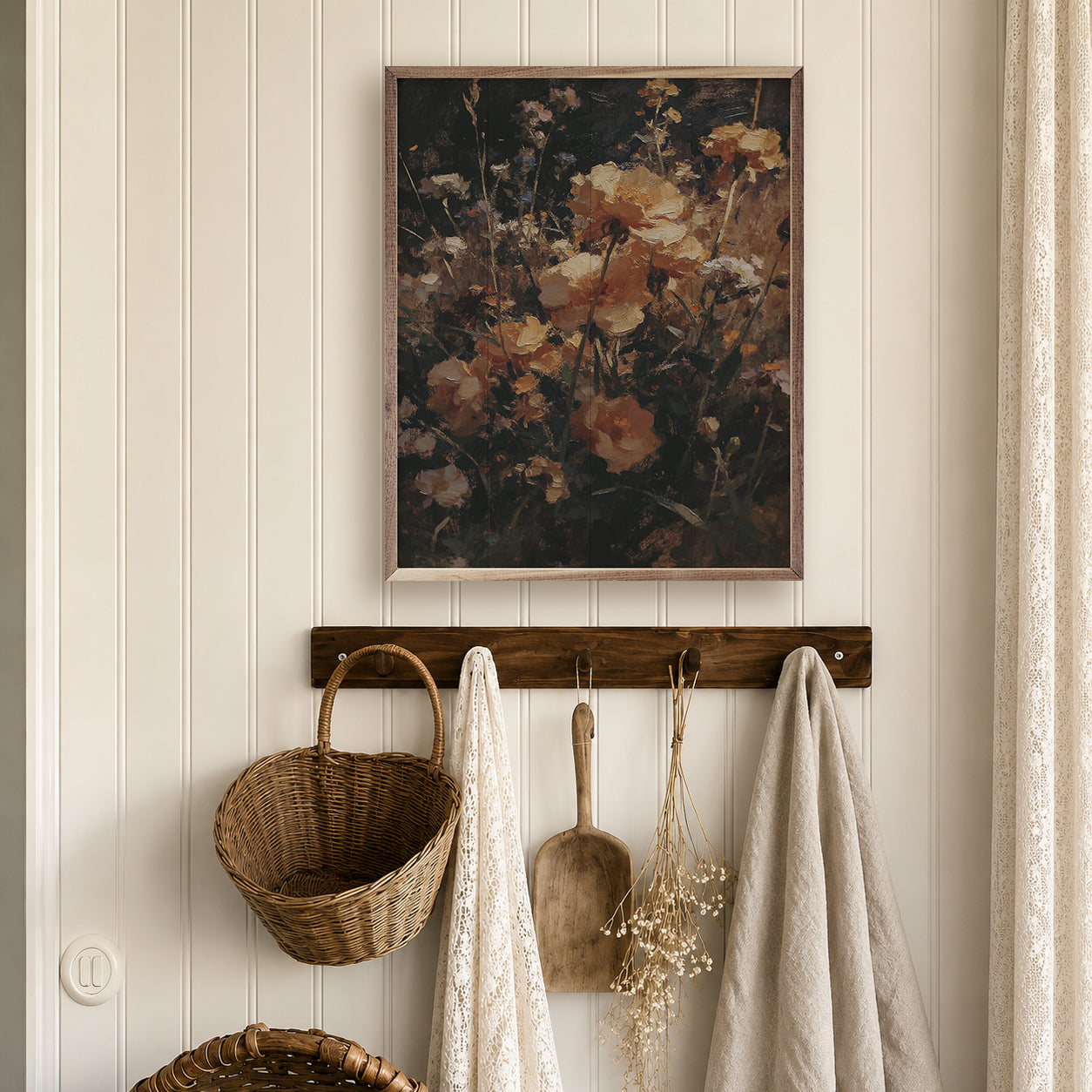 Decorative wall with floral artwork,挂钩和悬挂的物品