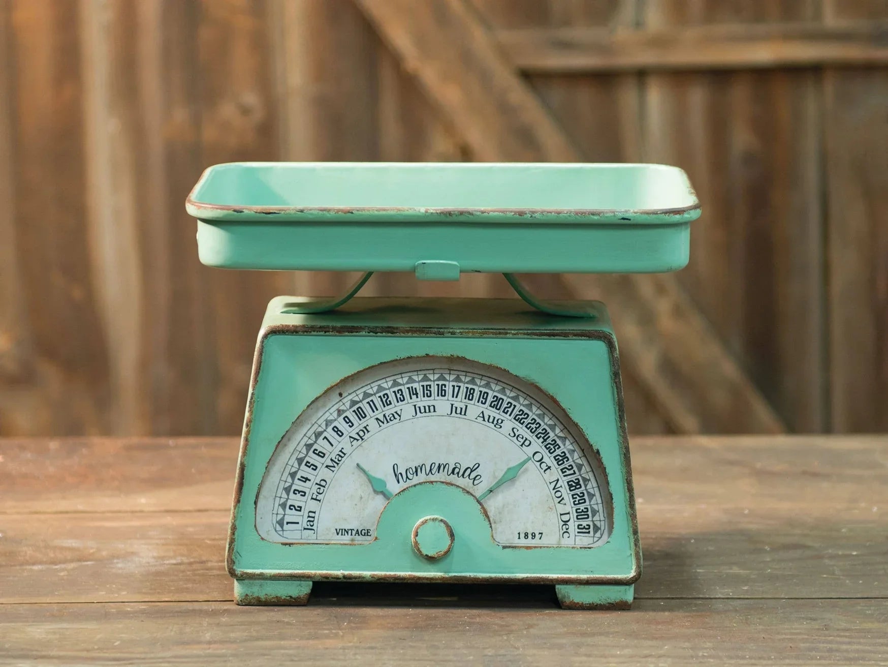 🕰️ Vintage Scale Calendar