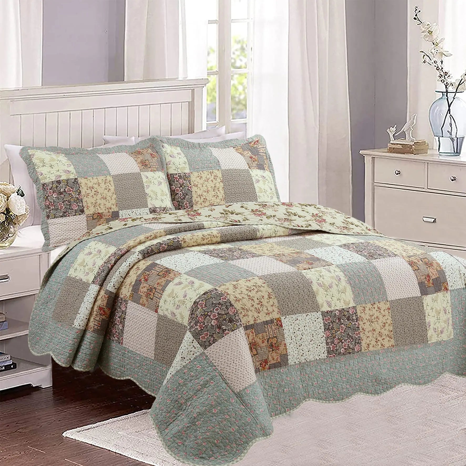 Country Floral Chic real patchwork cotton quilt bedding set with scalloped edges and colorful floral patchwork in a cozy farmhouse bedroom.