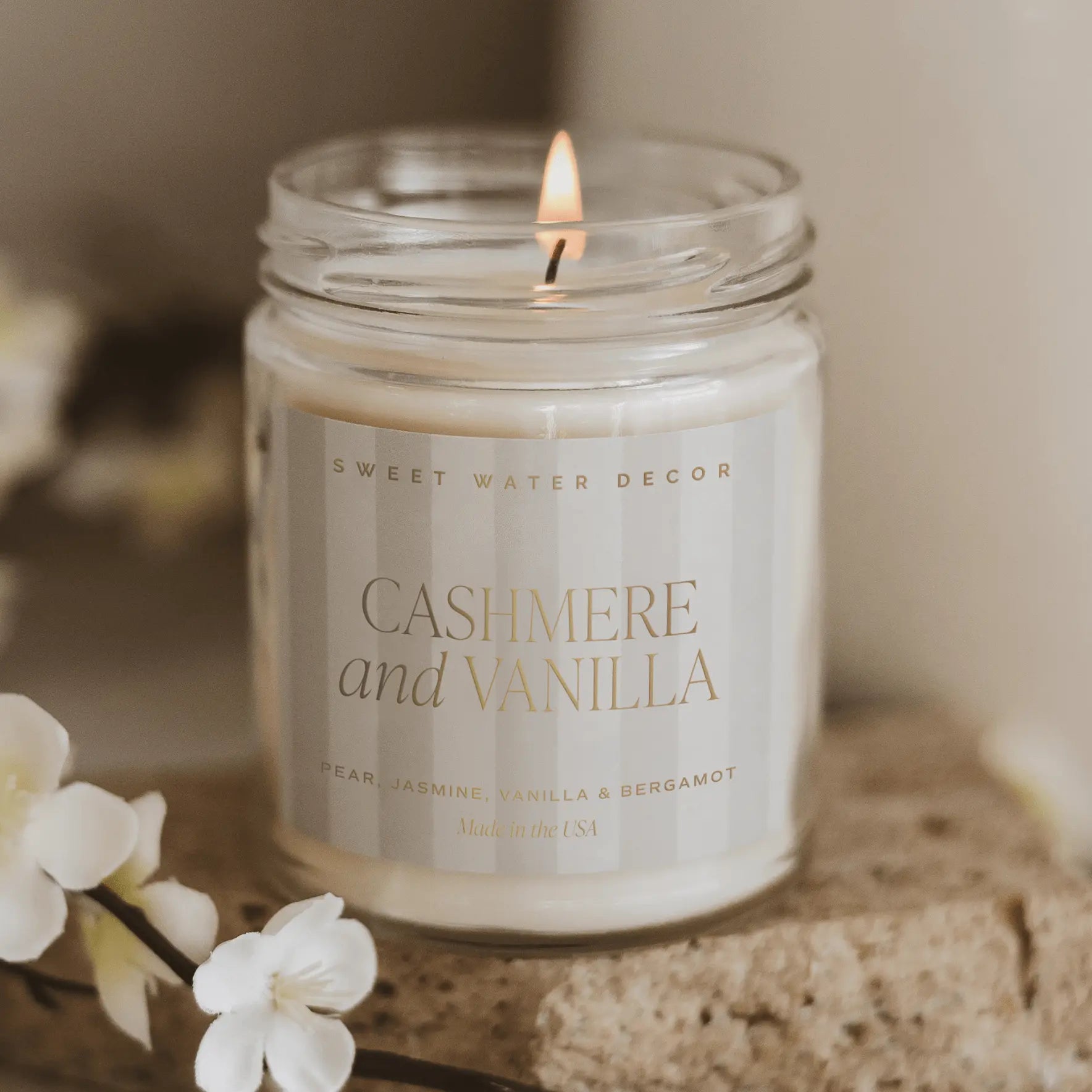 Cashmere and Vanilla scented candle in glass jar, cozy farmhouse decor with white flowers