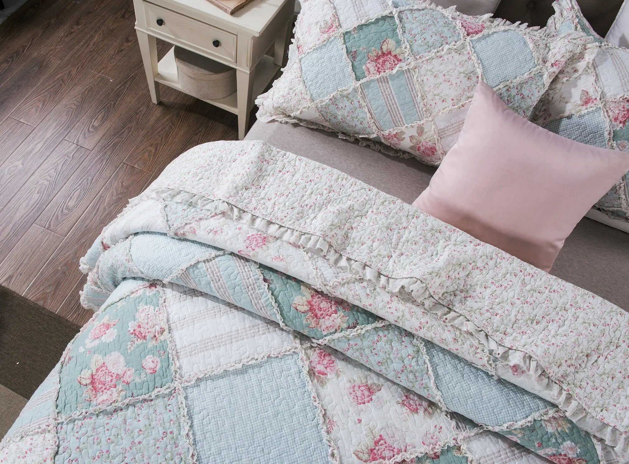 DaDa Bedding Hint of Mint Pastel Cotton Patchwork Quilt Set DaDalogy Bedding Collection DaDa Bedding Hint of Mint Pastel Cotton Patchwork Quilt Set DaDalogy Bedding Collection