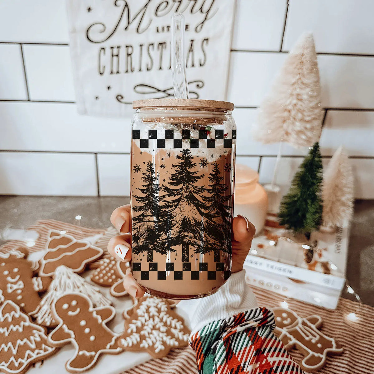 Retro Christmas Tree 17oz
