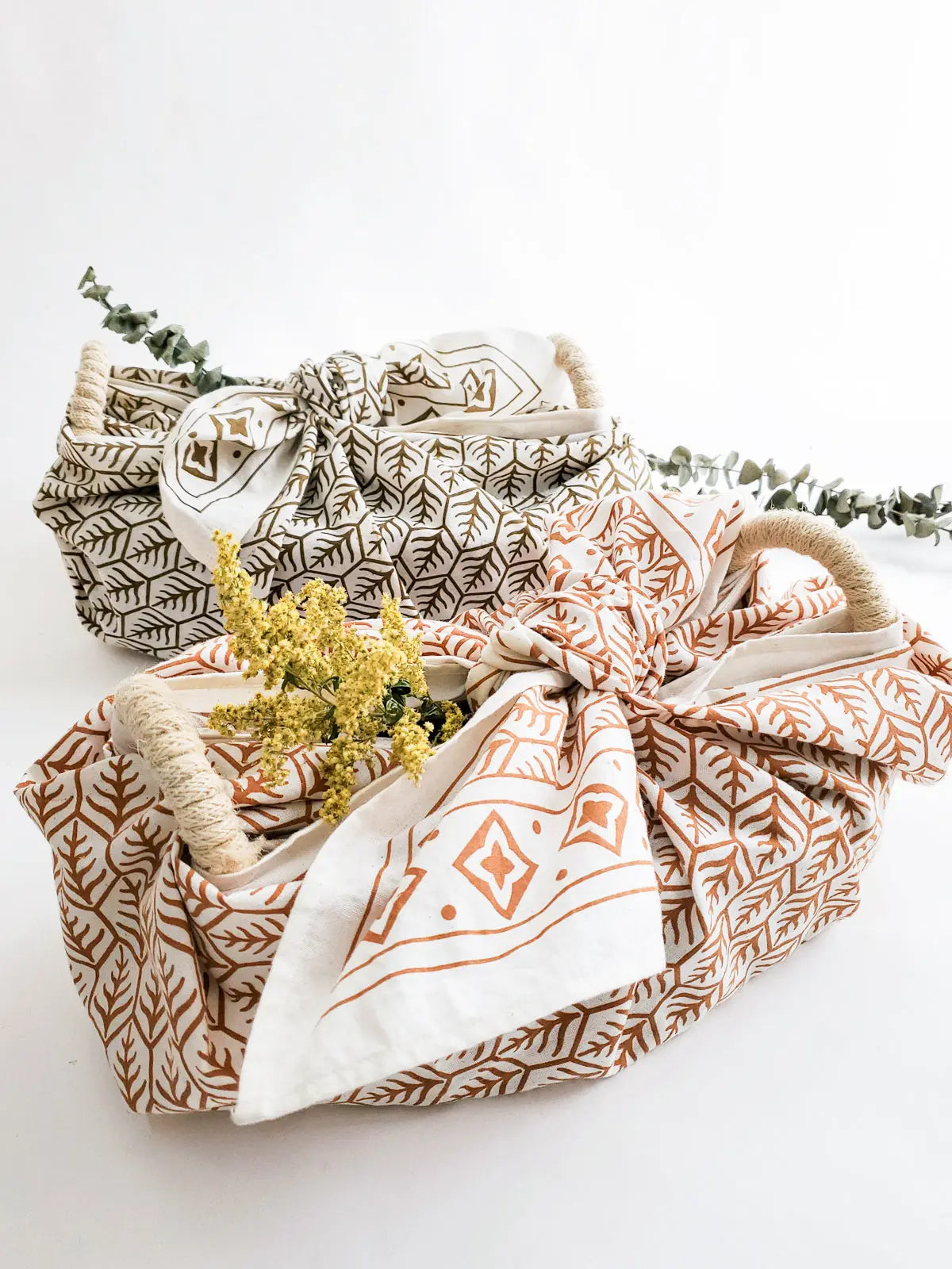 Farmhouse-style fabric baskets with leaf print, rope handles, and dried flowers for cozy home decor