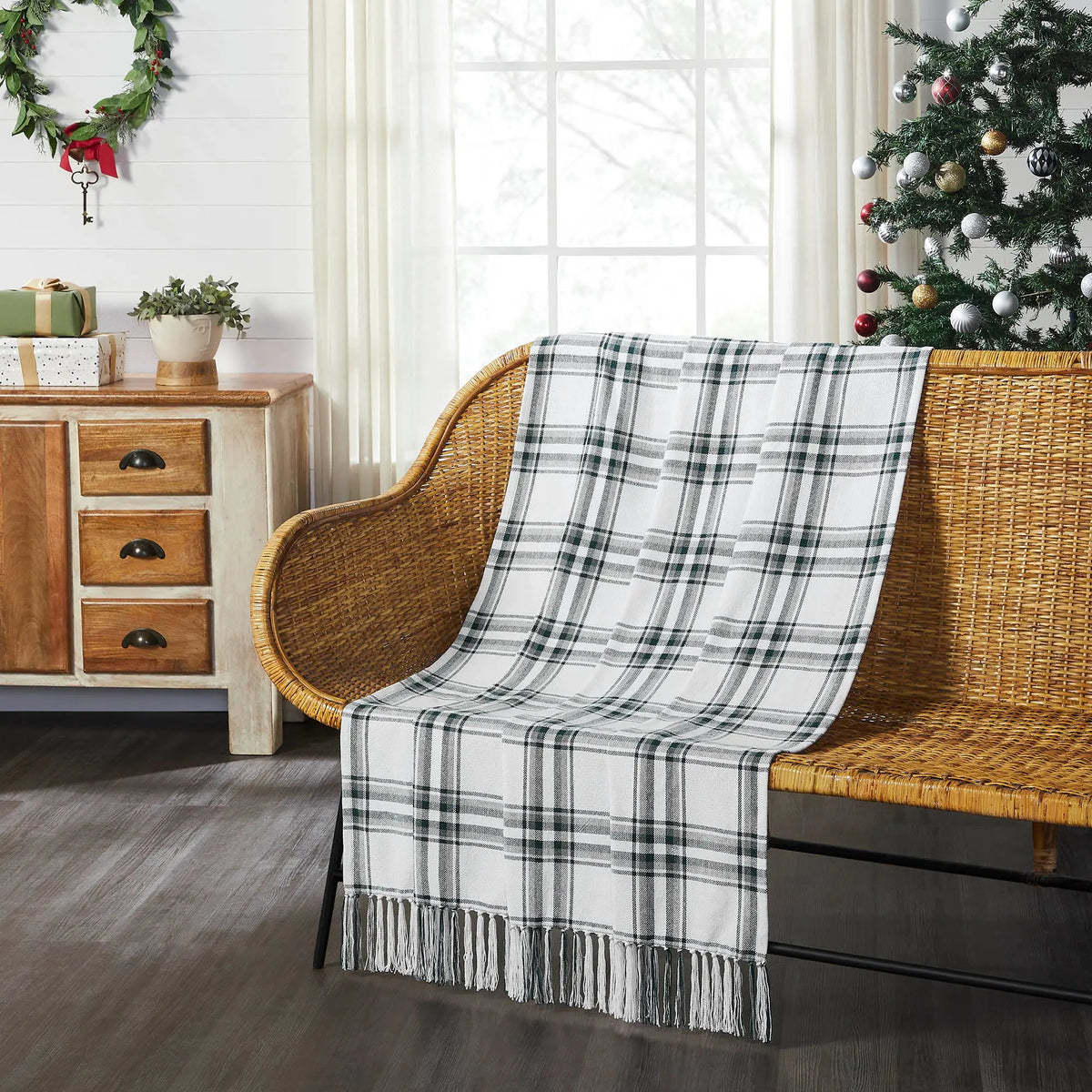 Harper Plaid Green & White Woven Throw Blanket – 50x60