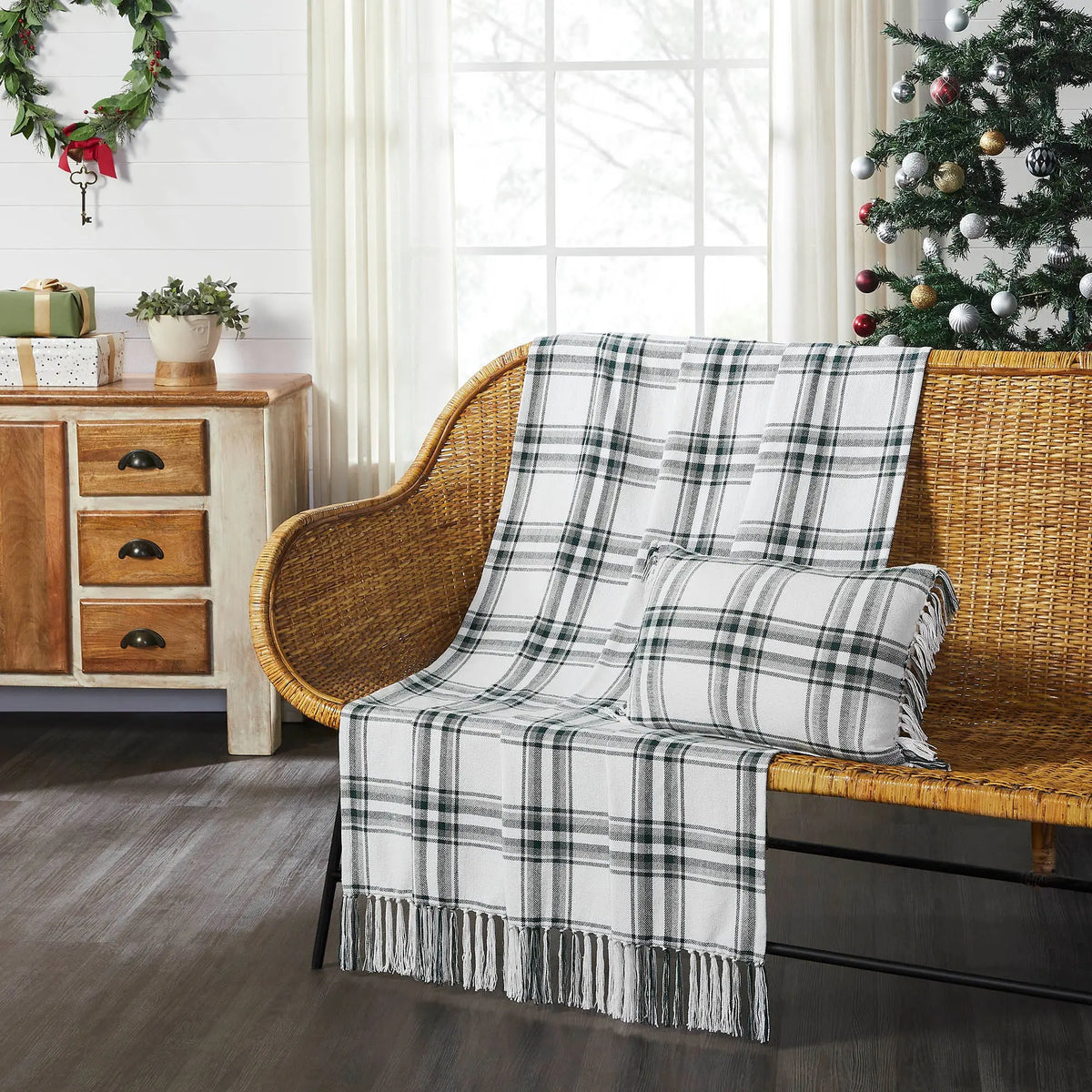Harper Plaid Green & White Woven Throw Blanket – 50x60